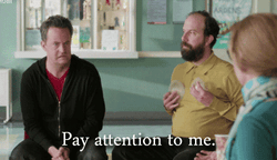 Attention гифка. Pay attention gif. Pay attention фото. Гиф Метью Перри бла бла. Need to pay attention to